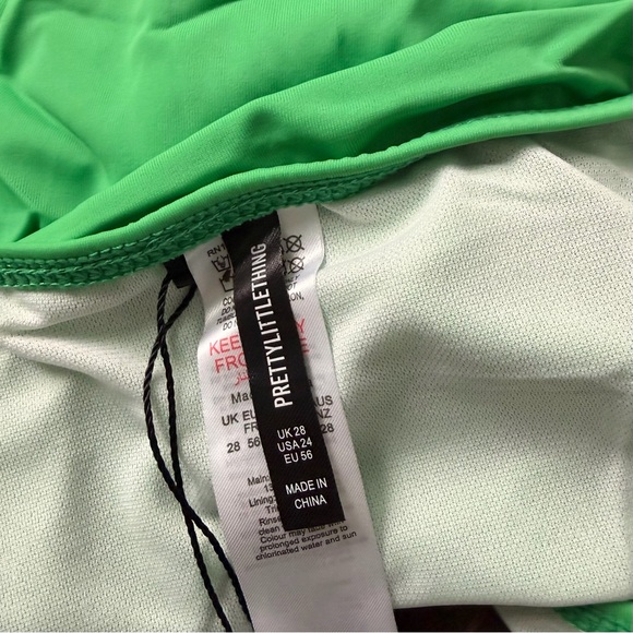 NWT PRETTYLITTLETHING Plus Green Bead Detail Ruched Cut Out Swimsuit - Picture 5 of 5
